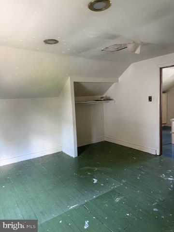 1002 E FOX CHASE RD, Jenkintown, PA 19046
