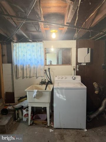 1002 E FOX CHASE RD, Jenkintown, PA 19046