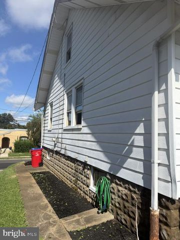 1002 E FOX CHASE RD, Jenkintown, PA 19046