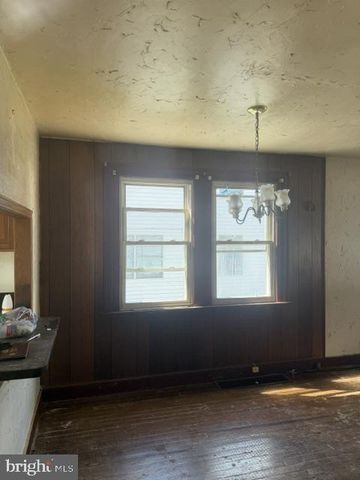 1002 E FOX CHASE RD, Jenkintown, PA 19046