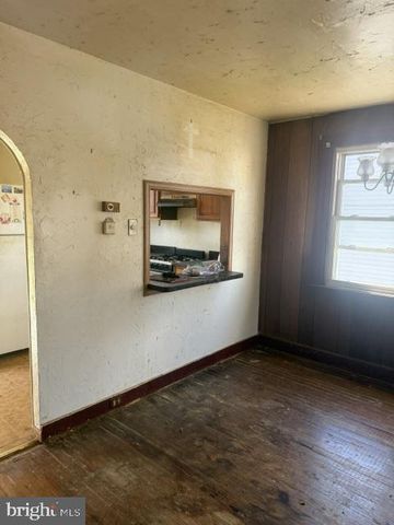 1002 E FOX CHASE RD, Jenkintown, PA 19046