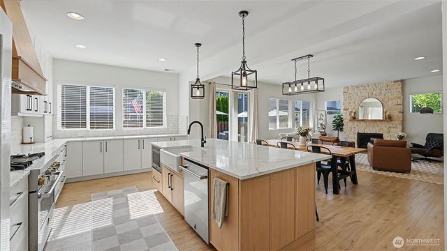 27442 209th Court SE, Maple Valley, WA 98038