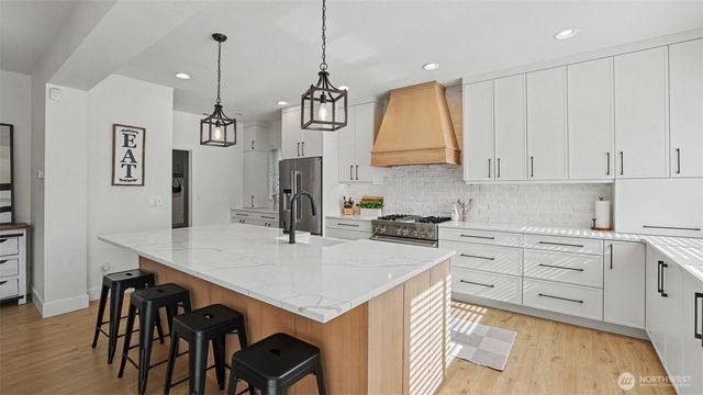 27442 209th Court SE, Maple Valley, WA 98038