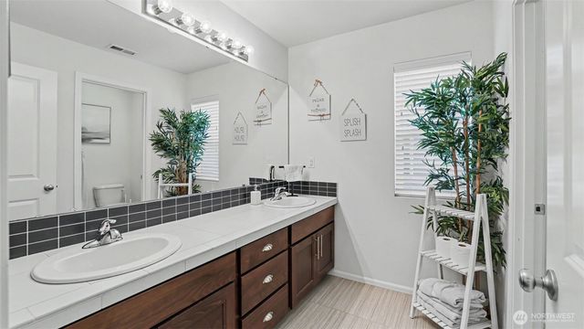 27442 209th Court SE, Maple Valley, WA 98038