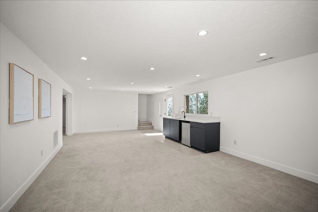 8312 N Northview Rd, Spokane, WA 99208