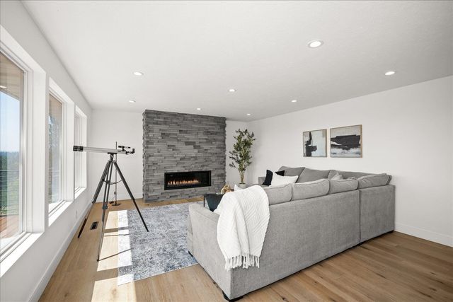 8312 N Northview Rd, Spokane, WA 99208