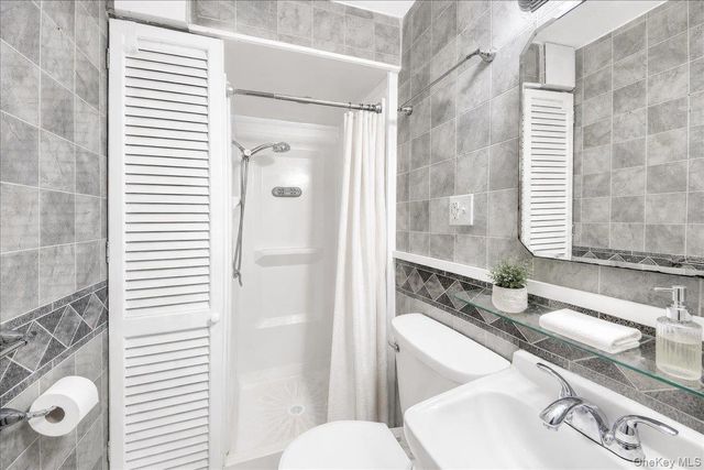 2571 Seymour Avenue, Bronx, NY 10469