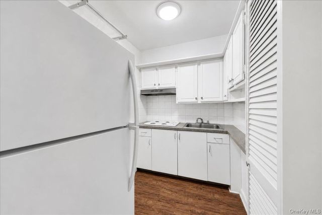 2571 Seymour Avenue, Bronx, NY 10469