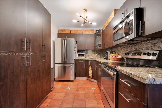 4705 NW 7th St 101-7, Miami, FL 33126