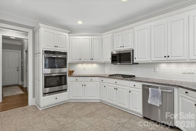 8707 Calumet Farms Dr, Waxhaw, NC 28173