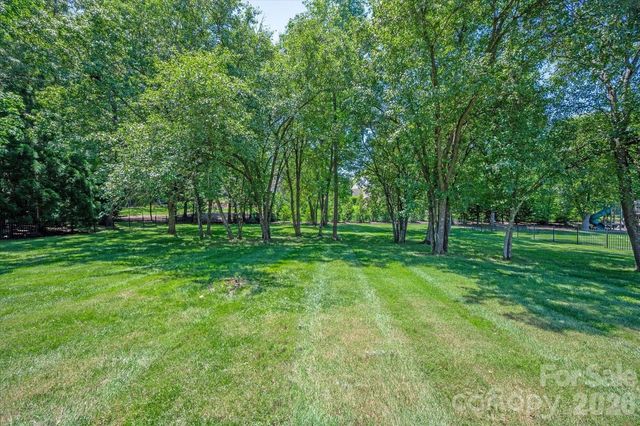 8707 Calumet Farms Dr, Waxhaw, NC 28173