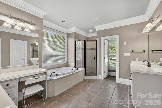 8707 Calumet Farms Dr, Waxhaw, NC 28173