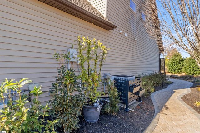 2 Mossycup Road, Taylors, SC 29687