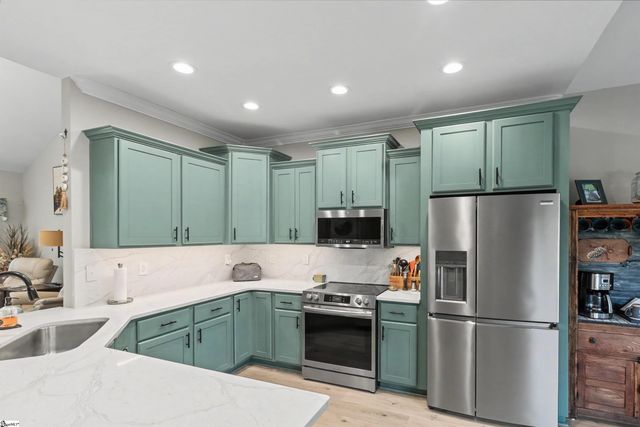 2 Mossycup Road, Taylors, SC 29687