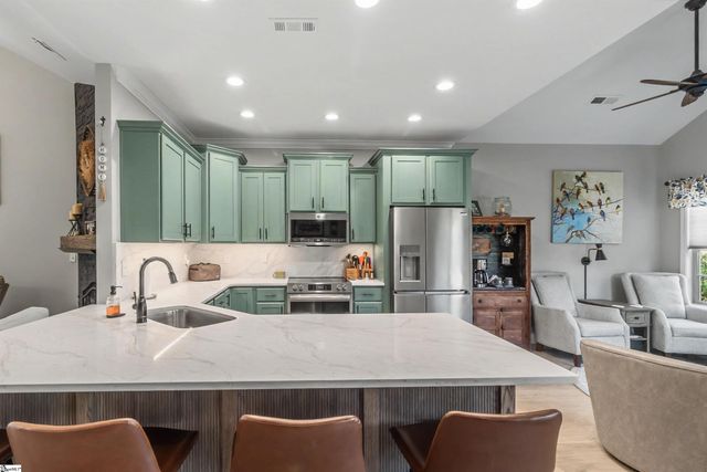 2 Mossycup Road, Taylors, SC 29687