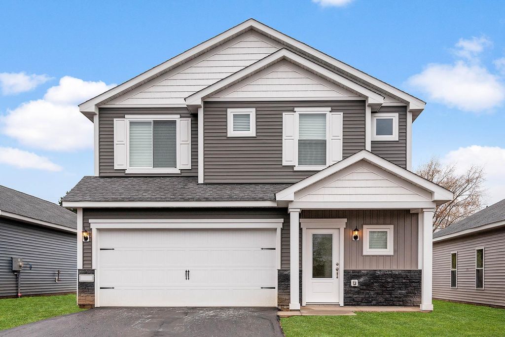 402 Redwood Street N, Cambridge, MN 55008
