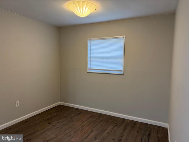 16 LONGVIEW DR, Newark, DE 19711