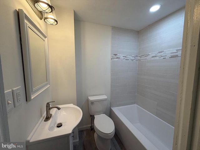 16 LONGVIEW DR, Newark, DE 19711