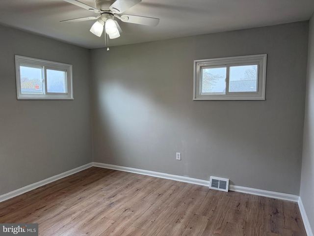 16 LONGVIEW DR, Newark, DE 19711