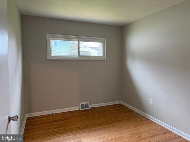 16 LONGVIEW DR, Newark, DE 19711