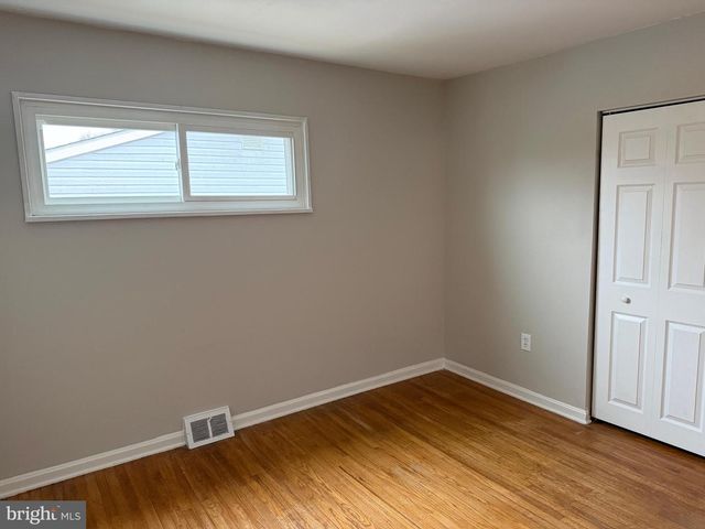 16 LONGVIEW DR, Newark, DE 19711