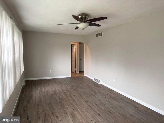 16 LONGVIEW DR, Newark, DE 19711