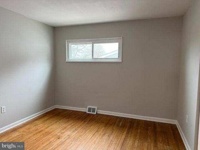 16 LONGVIEW DR, Newark, DE 19711