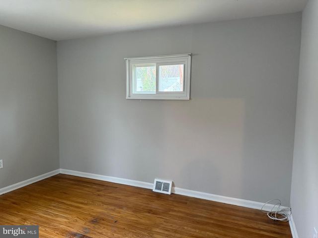 16 LONGVIEW DR, Newark, DE 19711