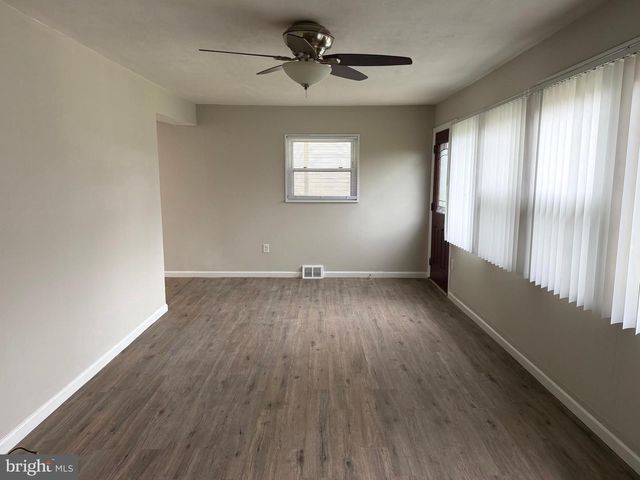 16 LONGVIEW DR, Newark, DE 19711