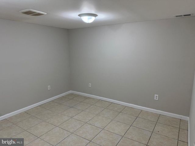 16 LONGVIEW DR, Newark, DE 19711