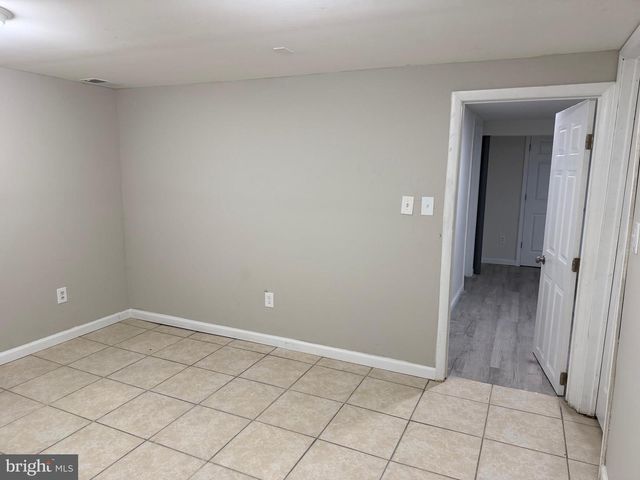 16 LONGVIEW DR, Newark, DE 19711