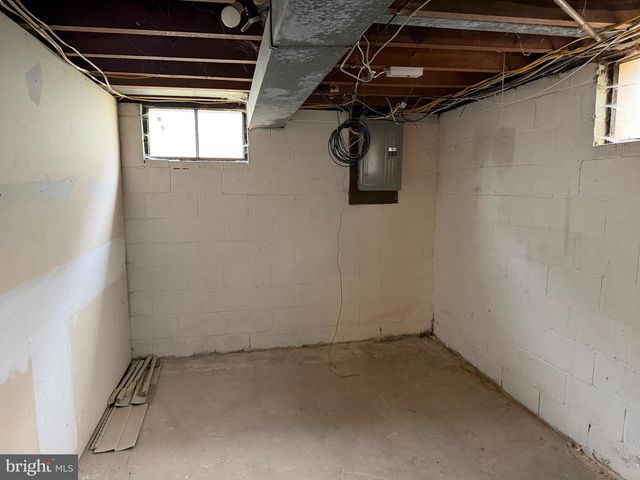 16 LONGVIEW DR, Newark, DE 19711