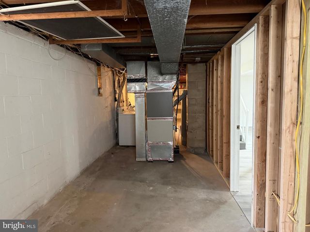 16 LONGVIEW DR, Newark, DE 19711