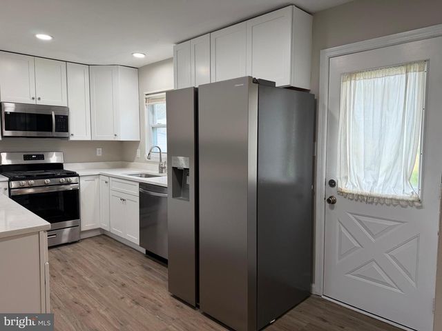 16 LONGVIEW DR, Newark, DE 19711