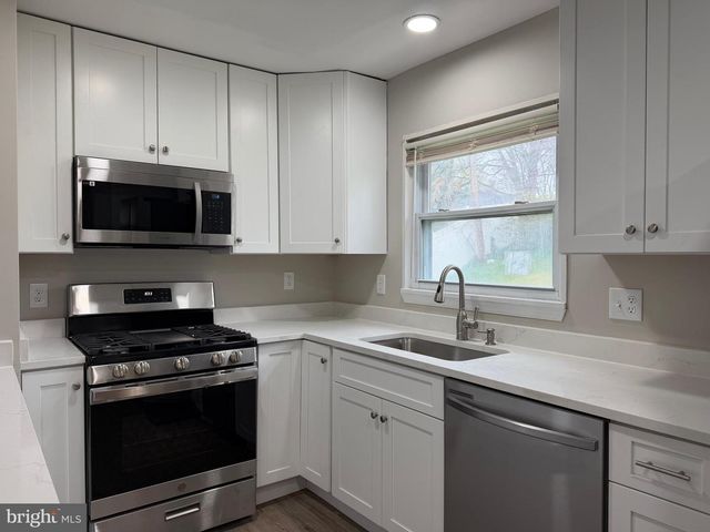 16 LONGVIEW DR, Newark, DE 19711