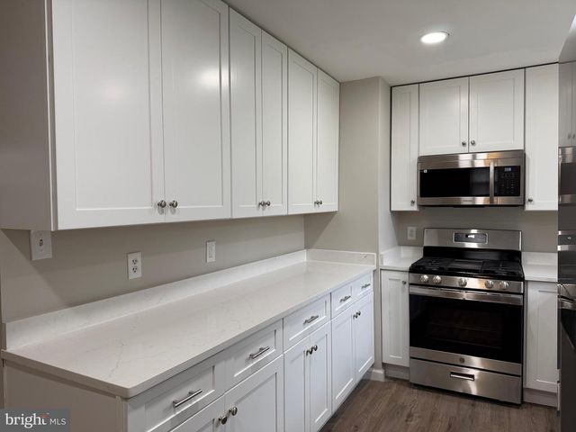 16 LONGVIEW DR, Newark, DE 19711