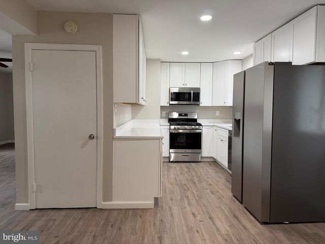 16 LONGVIEW DR, Newark, DE 19711