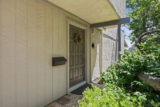 8963 Caminito Fresco, La Jolla, CA 92037