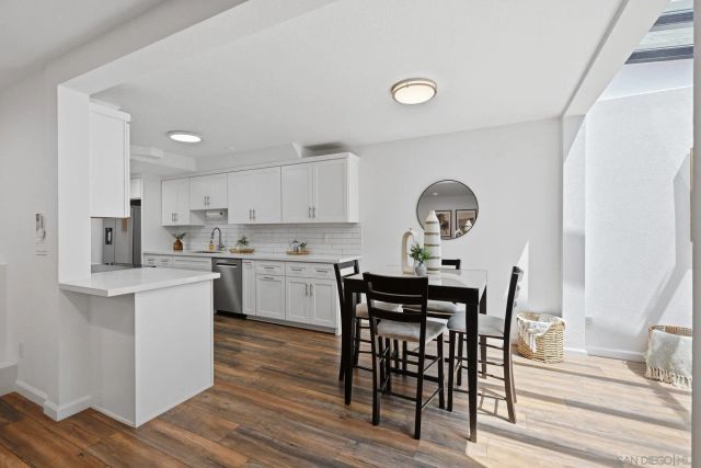 8963 Caminito Fresco, La Jolla, CA 92037