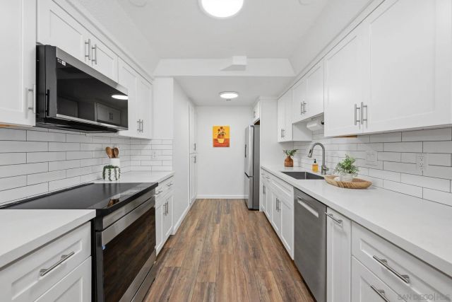 8963 Caminito Fresco, La Jolla, CA 92037
