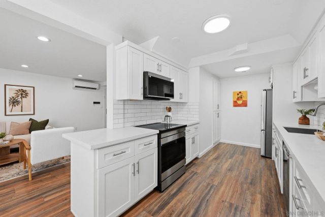 8963 Caminito Fresco, La Jolla, CA 92037