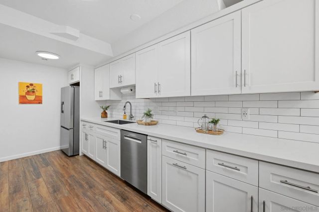 8963 Caminito Fresco, La Jolla, CA 92037