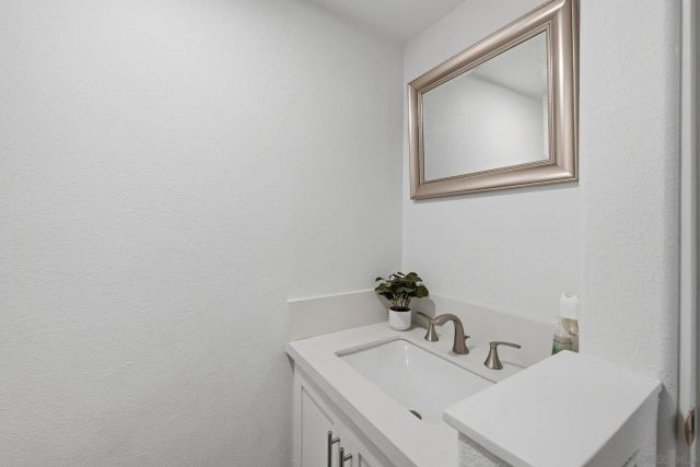 8963 Caminito Fresco, La Jolla, CA 92037