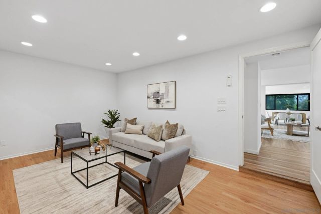8963 Caminito Fresco, La Jolla, CA 92037