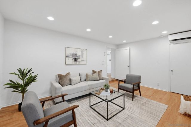 8963 Caminito Fresco, La Jolla, CA 92037