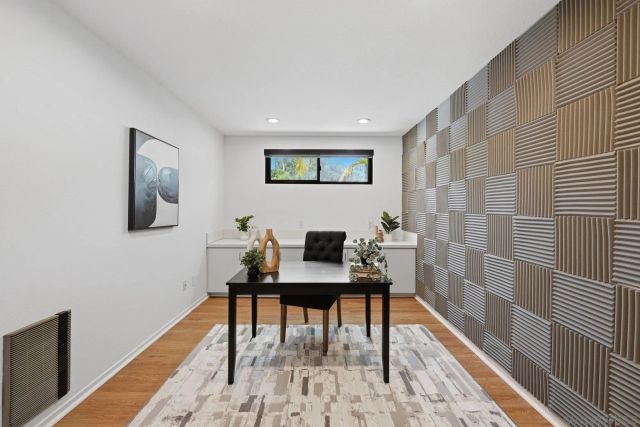 8963 Caminito Fresco, La Jolla, CA 92037