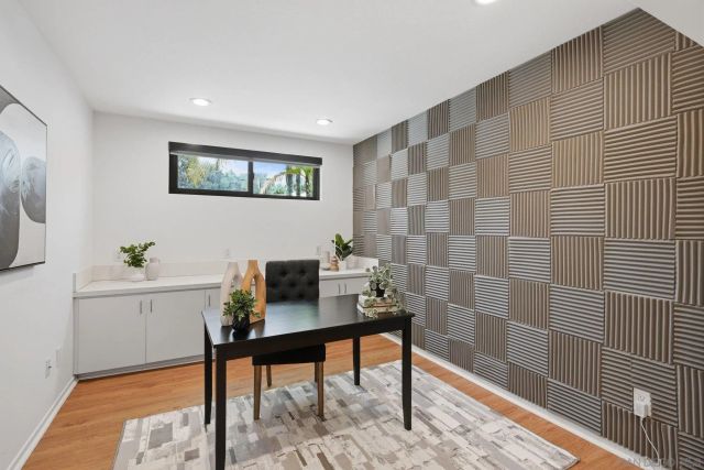 8963 Caminito Fresco, La Jolla, CA 92037