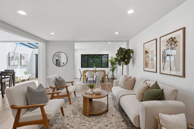 8963 Caminito Fresco, La Jolla, CA 92037