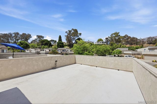 8963 Caminito Fresco, La Jolla, CA 92037