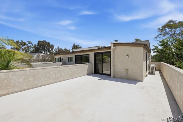 8963 Caminito Fresco, La Jolla, CA 92037